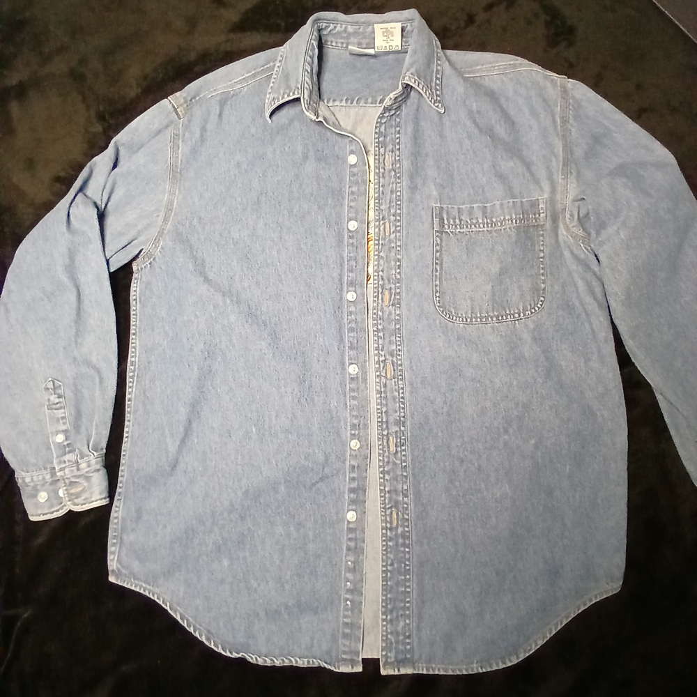 Disney Store Denim Button Up Shirt M Winnie The Pooh Tigger Eor Owl Piglet - Picture 3 of 12